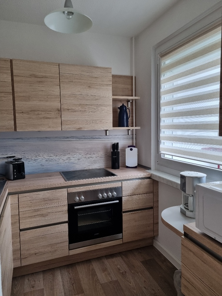 Eingerichtete Küche der Gästewohnung in der Beethovenstraße